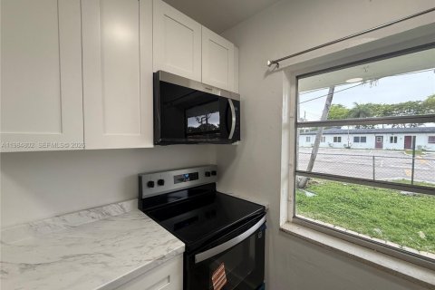 Снять в аренду виллу или дом в Норт-Майами-Бич, Флорида 2 спальни, 65.03м2, № 2050844 - фото 5