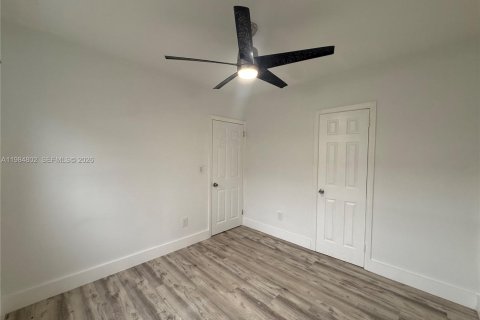 Снять в аренду виллу или дом в Норт-Майами-Бич, Флорида 2 спальни, 65.03м2, № 2050844 - фото 10