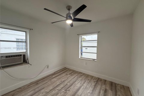 Снять в аренду виллу или дом в Норт-Майами-Бич, Флорида 2 спальни, 65.03м2, № 2050844 - фото 11