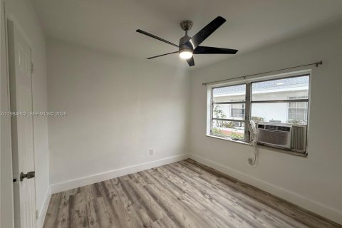 Снять в аренду виллу или дом в Норт-Майами-Бич, Флорида 2 спальни, 65.03м2, № 2050844 - фото 8