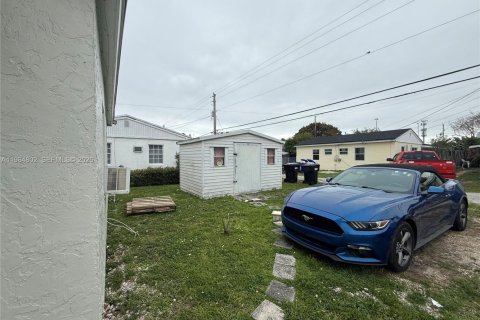 Снять в аренду виллу или дом в Норт-Майами-Бич, Флорида 2 спальни, 65.03м2, № 2050844 - фото 14