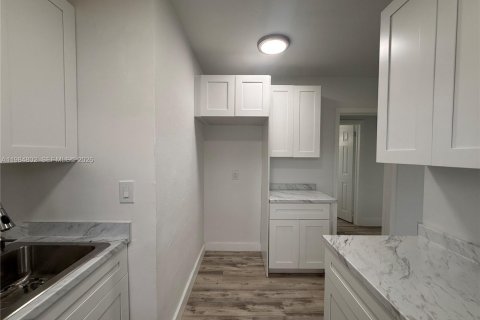 Снять в аренду виллу или дом в Норт-Майами-Бич, Флорида 2 спальни, 65.03м2, № 2050844 - фото 7