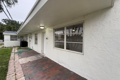 Снять в аренду виллу или дом в Норт-Майами-Бич, Флорида 2 спальни, 65.03м2, № 2050844 - фото 15
