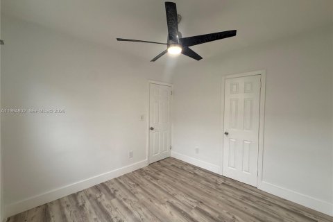 Снять в аренду виллу или дом в Норт-Майами-Бич, Флорида 2 спальни, 65.03м2, № 2050844 - фото 9