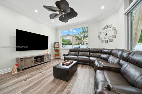 House in Miramar, Florida 4 bedrooms, 202.53 sq.m. № 1816533 - photo 10