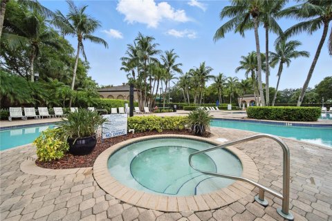 House in Miramar, Florida 4 bedrooms, 202.53 sq.m. № 1816533 - photo 28