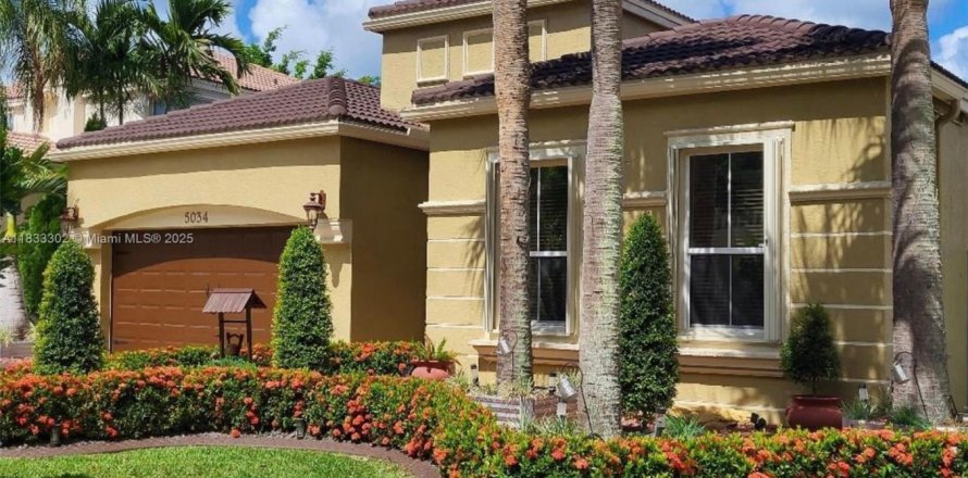 House in Miramar, Florida 4 bedrooms, 202.53 sq.m. № 1816533