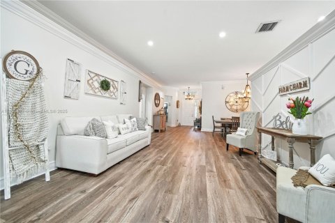 House in Miramar, Florida 4 bedrooms, 202.53 sq.m. № 1816533 - photo 6