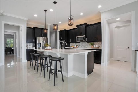 House in Winter Garden, Florida 4 bedrooms, 375.88 sq.m. № 1910620 - photo 3