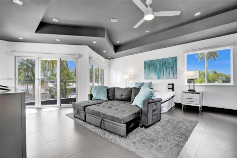 House in Fort Lauderdale, Florida 6 bedrooms, 326.18 sq.m. № 1768192 - photo 3