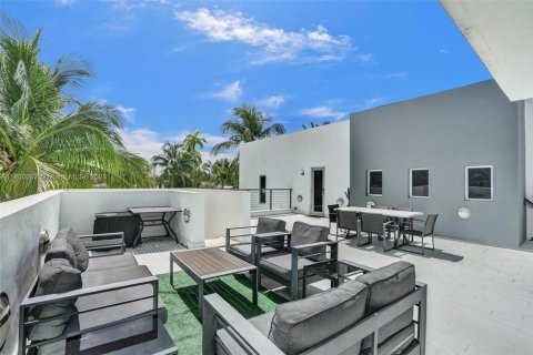 House in Fort Lauderdale, Florida 6 bedrooms, 326.18 sq.m. № 1768192 - photo 6