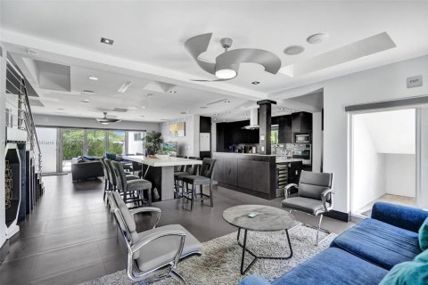 House in Fort Lauderdale, Florida 6 bedrooms, 326.18 sq.m. № 1768192 - photo 15
