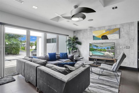House in Fort Lauderdale, Florida 6 bedrooms, 326.18 sq.m. № 1768192 - photo 29