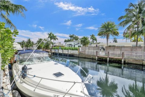 House in Fort Lauderdale, Florida 6 bedrooms, 326.18 sq.m. № 1768192 - photo 5