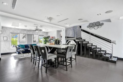 House in Fort Lauderdale, Florida 6 bedrooms, 326.18 sq.m. № 1768192 - photo 18