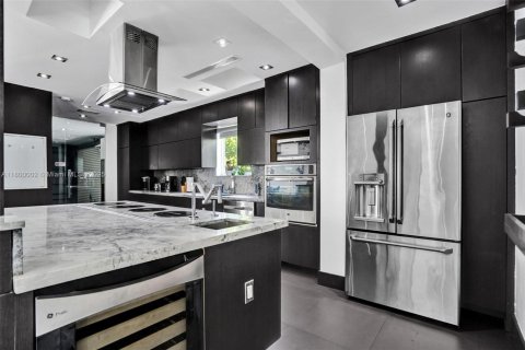 House in Fort Lauderdale, Florida 6 bedrooms, 326.18 sq.m. № 1768192 - photo 22