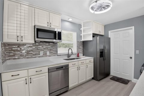 Villa ou maison à vendre à Deltona, Floride: 3 chambres, 137.59 m2 № 2306716 - photo 24