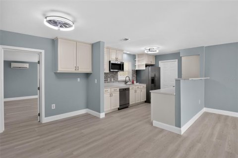 Villa ou maison à vendre à Deltona, Floride: 3 chambres, 137.59 m2 № 2306716 - photo 27
