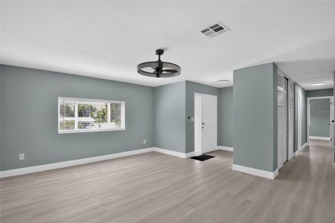 Villa ou maison à vendre à Deltona, Floride: 3 chambres, 137.59 m2 № 2306716 - photo 19