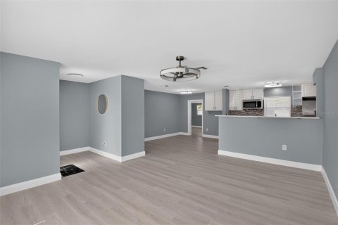 Villa ou maison à vendre à Deltona, Floride: 3 chambres, 137.59 m2 № 2306716 - photo 18