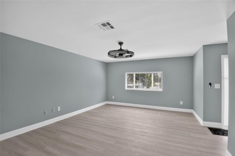 Villa ou maison à vendre à Deltona, Floride: 3 chambres, 137.59 m2 № 2306716 - photo 16