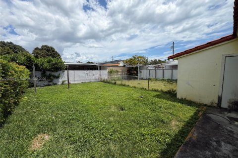 House in Miami, Florida 4 bedrooms, 145.3 sq.m. № 2070502 - photo 17