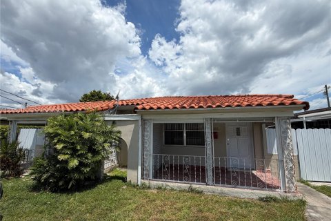 House in Miami, Florida 4 bedrooms, 145.3 sq.m. № 2070502