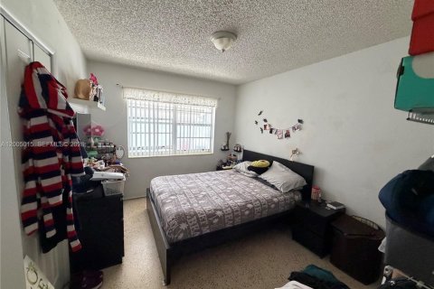 House in Miami, Florida 4 bedrooms, 145.3 sq.m. № 2070502 - photo 5