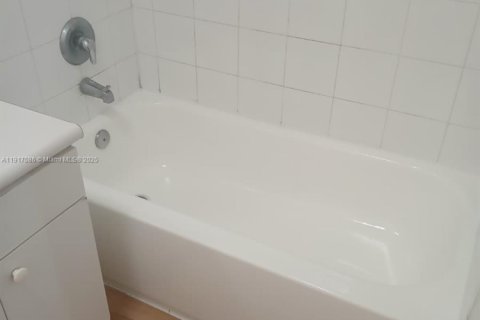 Touwnhouse à louer à Homestead, Floride: 3 chambres, 134.43 m2 № 1973386 - photo 21