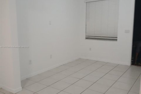 Touwnhouse à louer à Homestead, Floride: 3 chambres, 134.43 m2 № 1973386 - photo 3