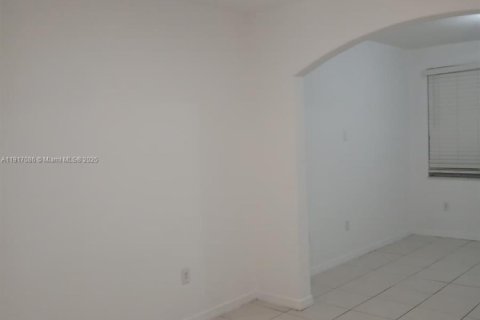 Touwnhouse à louer à Homestead, Floride: 3 chambres, 134.43 m2 № 1973386 - photo 15