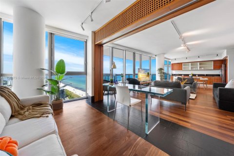 Condo in Miami Beach, Florida, 2 bedrooms  № 2022942 - photo 15