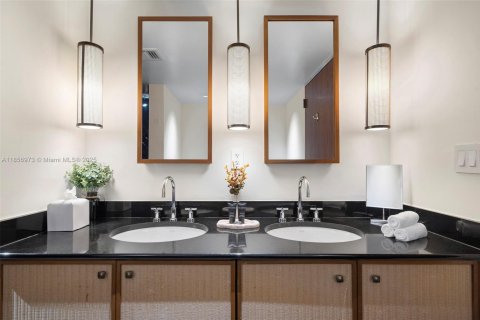 Condo in Miami Beach, Florida, 2 bedrooms  № 2022942 - photo 28