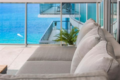 Condo in Miami Beach, Florida, 2 bedrooms  № 2022942 - photo 20