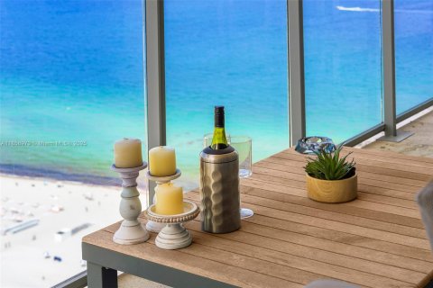 Condo in Miami Beach, Florida, 2 bedrooms  № 2022942 - photo 21