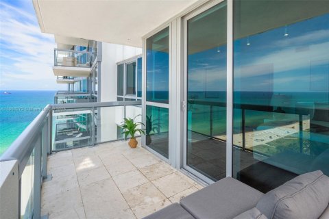 Condo in Miami Beach, Florida, 2 bedrooms  № 2022942 - photo 26