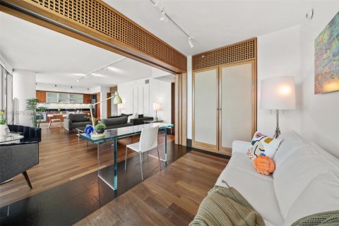 Condo in Miami Beach, Florida, 2 bedrooms  № 2022942 - photo 17