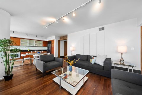 Condo in Miami Beach, Florida, 2 bedrooms  № 2022942 - photo 9