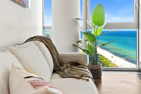 Condo in Miami Beach, Florida, 2 bedrooms  № 2022942 - photo 16