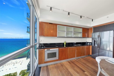 Condo in Miami Beach, Florida, 2 bedrooms  № 2022942 - photo 12