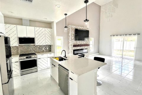 Casa en alquiler en Spring Hill, Florida, 4 dormitorios, 215.53 m2 № 1747590 - foto 4
