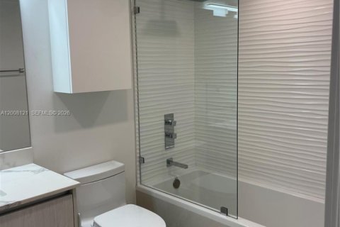 Condo in Miami Beach, Florida, 2 bedrooms № 2073827 - photo 11