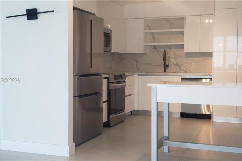 Condo in Miami Beach, Florida, 2 bedrooms № 2073827 - photo 10