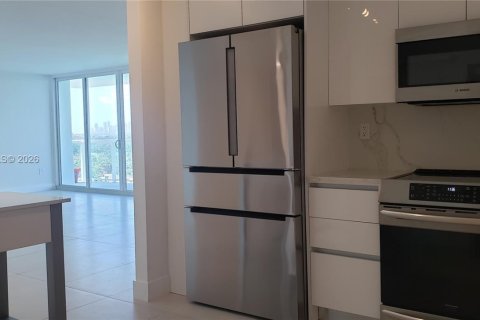 Condo in Miami Beach, Florida, 2 bedrooms № 2073827 - photo 4