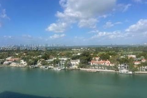 Condo in Miami Beach, Florida, 2 bedrooms  № 2073827