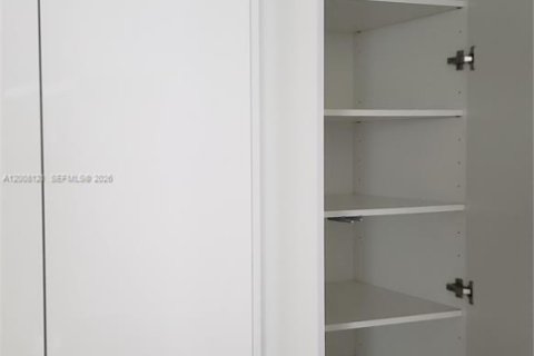 Condo in Miami Beach, Florida, 2 bedrooms № 2073827 - photo 7