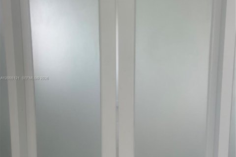 Condo in Miami Beach, Florida, 2 bedrooms № 2073827 - photo 19