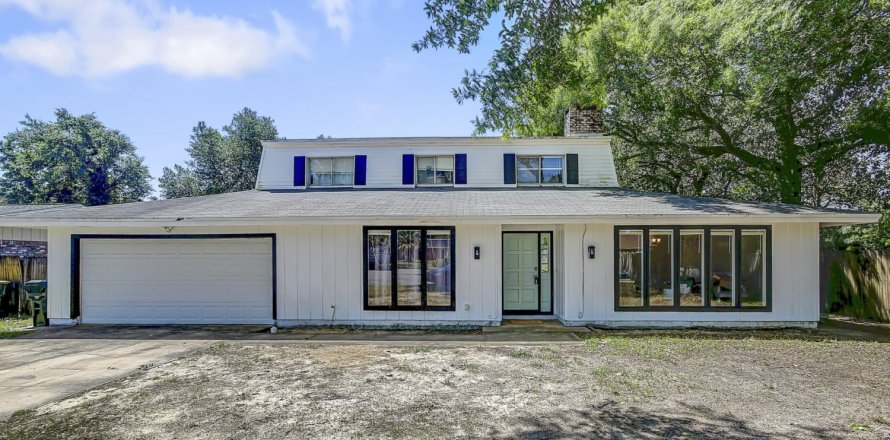 House in Fort Walton Beach, Florida 4 bedrooms, 214.51 sq.m. № 560648
