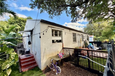 House in Miami, Florida 2 bedrooms, 131.83 sq.m. № 2015907 - photo 8