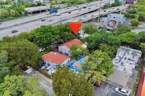 House in Miami, Florida 2 bedrooms, 131.83 sq.m. № 2015907 - photo 1